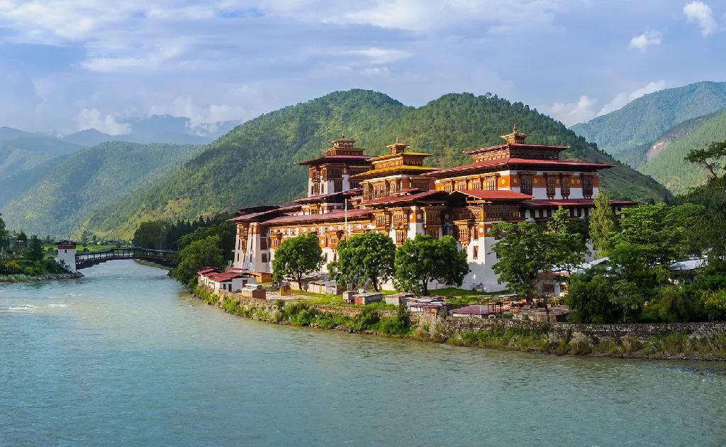 Bhutan Highlights – Phuentsholing, Thimphu & Paro